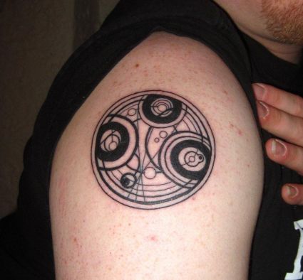 Circle Shoulder Tat